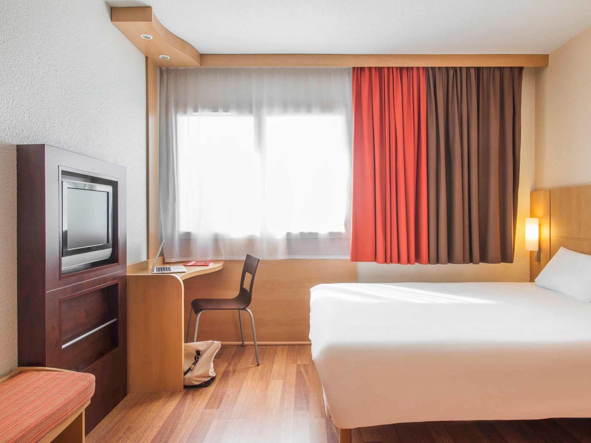 ไอบิส โชเลต์ Hotel ภายนอก รูปภาพ
